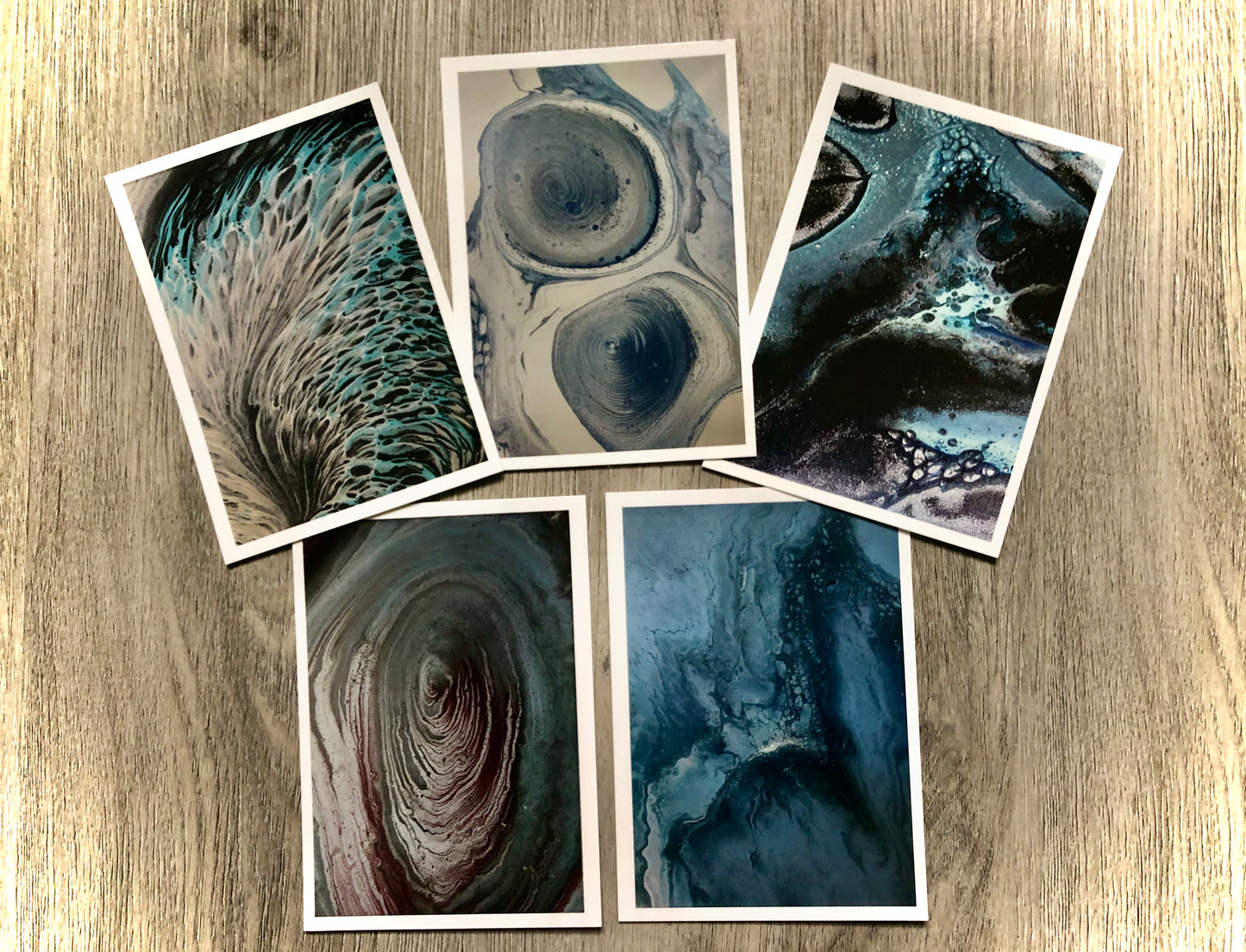 Kunstdruck Postkarten im 5er Set der abstrakten Leinwandbilder von RAVENWOODPouring (Etsy)